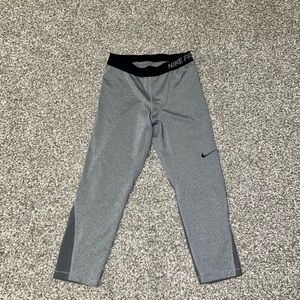 Women’s Nike Pro Mid-rise Capri leggings